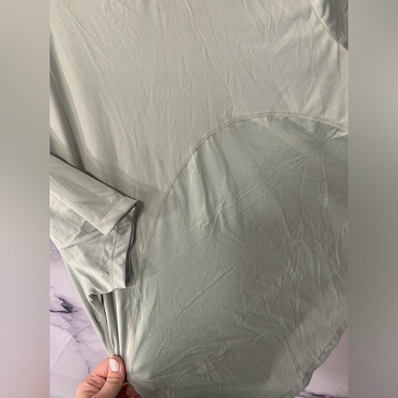 Infinite Performance loose fit workout top - Picture 4 of 4